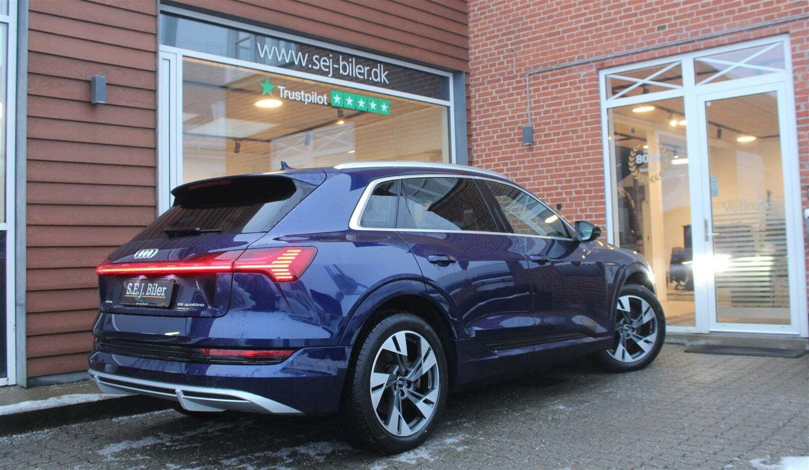 Blå Audi e-tron fra 2023