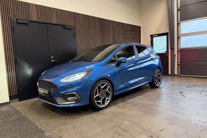 Blå Ford Fiesta fra 2019