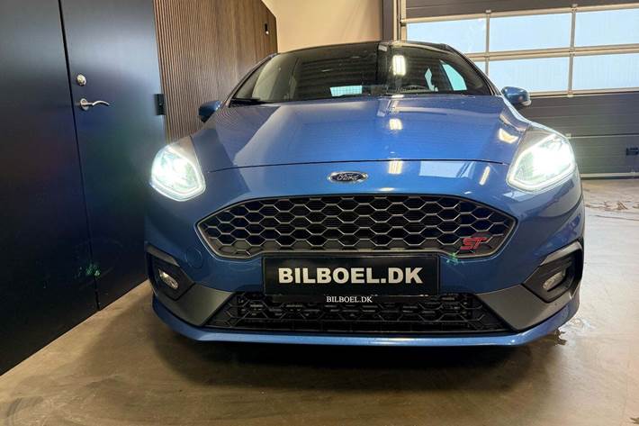 Blå Ford Fiesta fra 2019