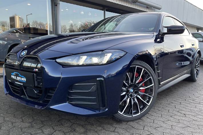 Blå BMW i4 fra 2024