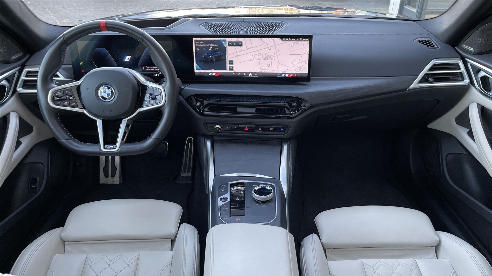 Blå BMW i4 fra 2024