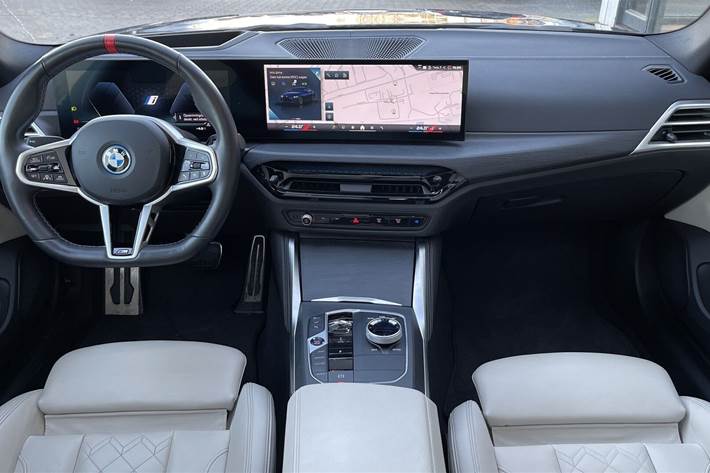 Blå BMW i4 fra 2024