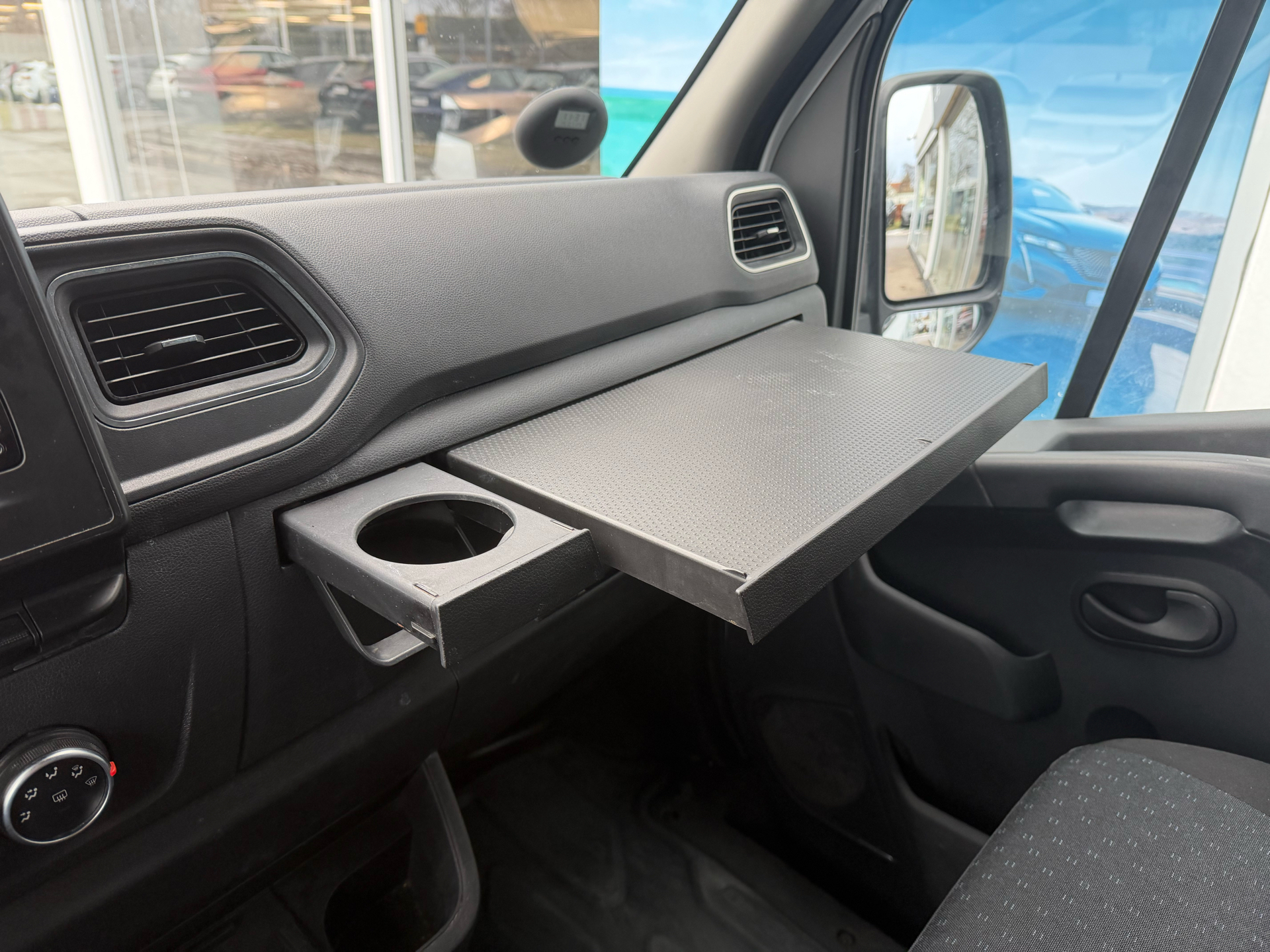 Hvid Opel Movano fra 2020