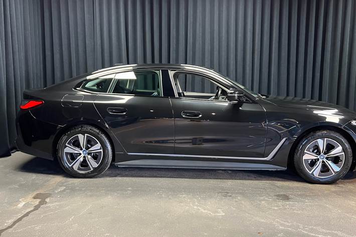 Sort BMW i4 fra 2023
