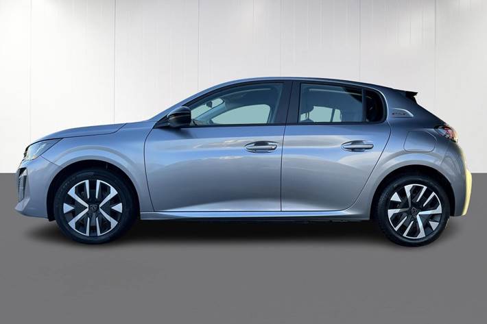 Grå Peugeot e-208 fra 2025