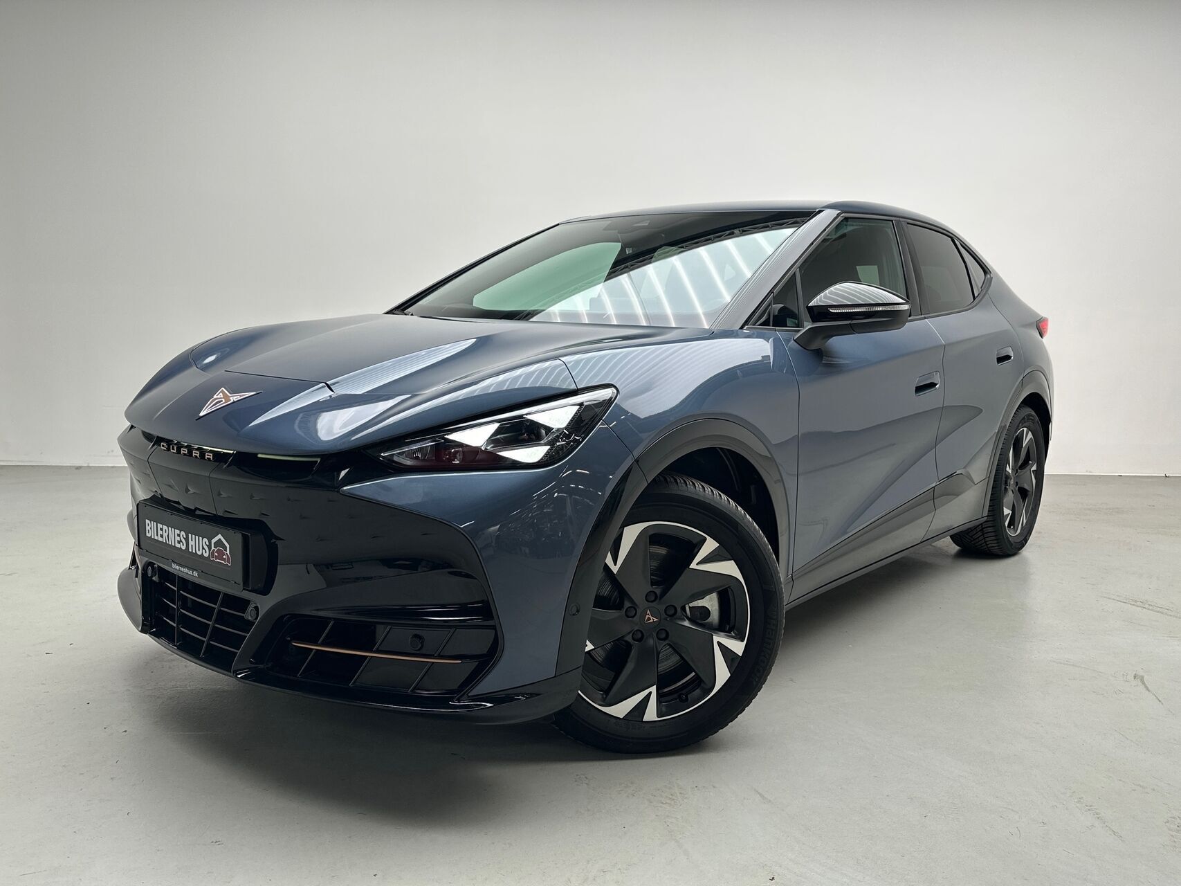 Blå Cupra Tavascan fra 2024