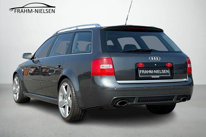 Grå Audi RS 6 fra 2004 set udefra