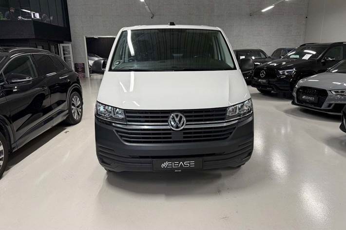 Hvid VW Transporter fra 2021