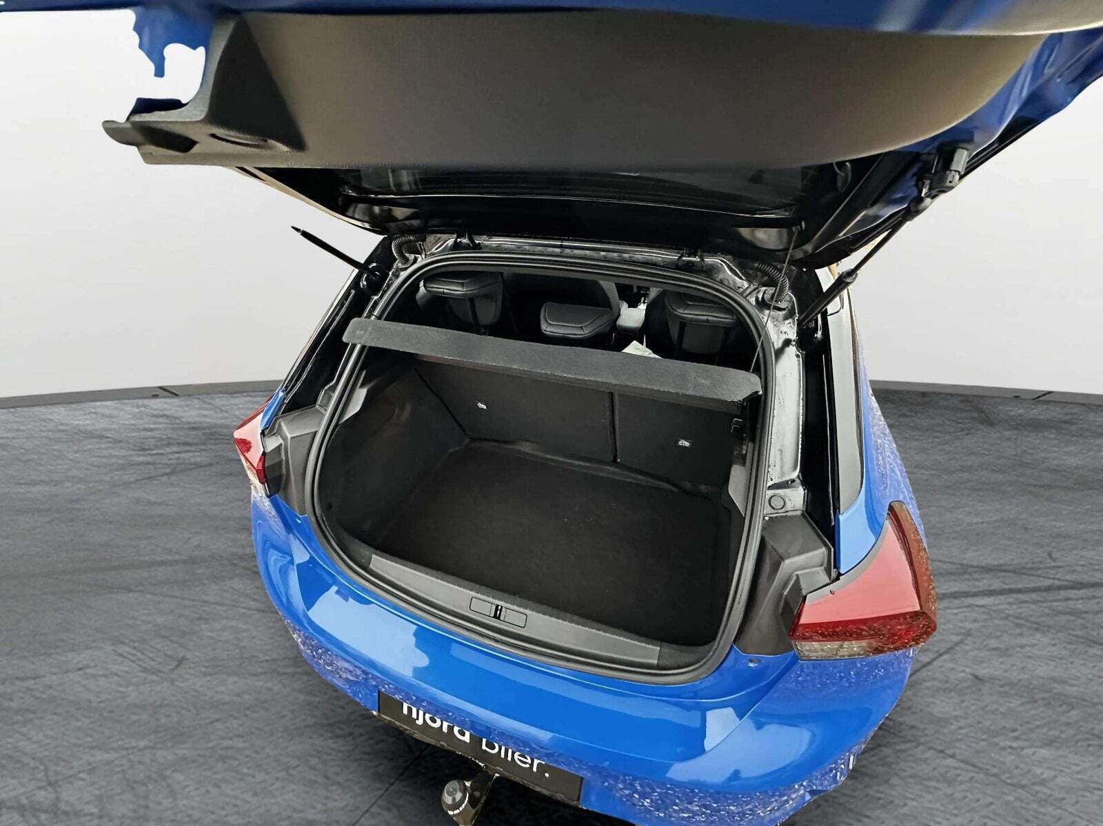 Blå Opel Corsa fra 2022