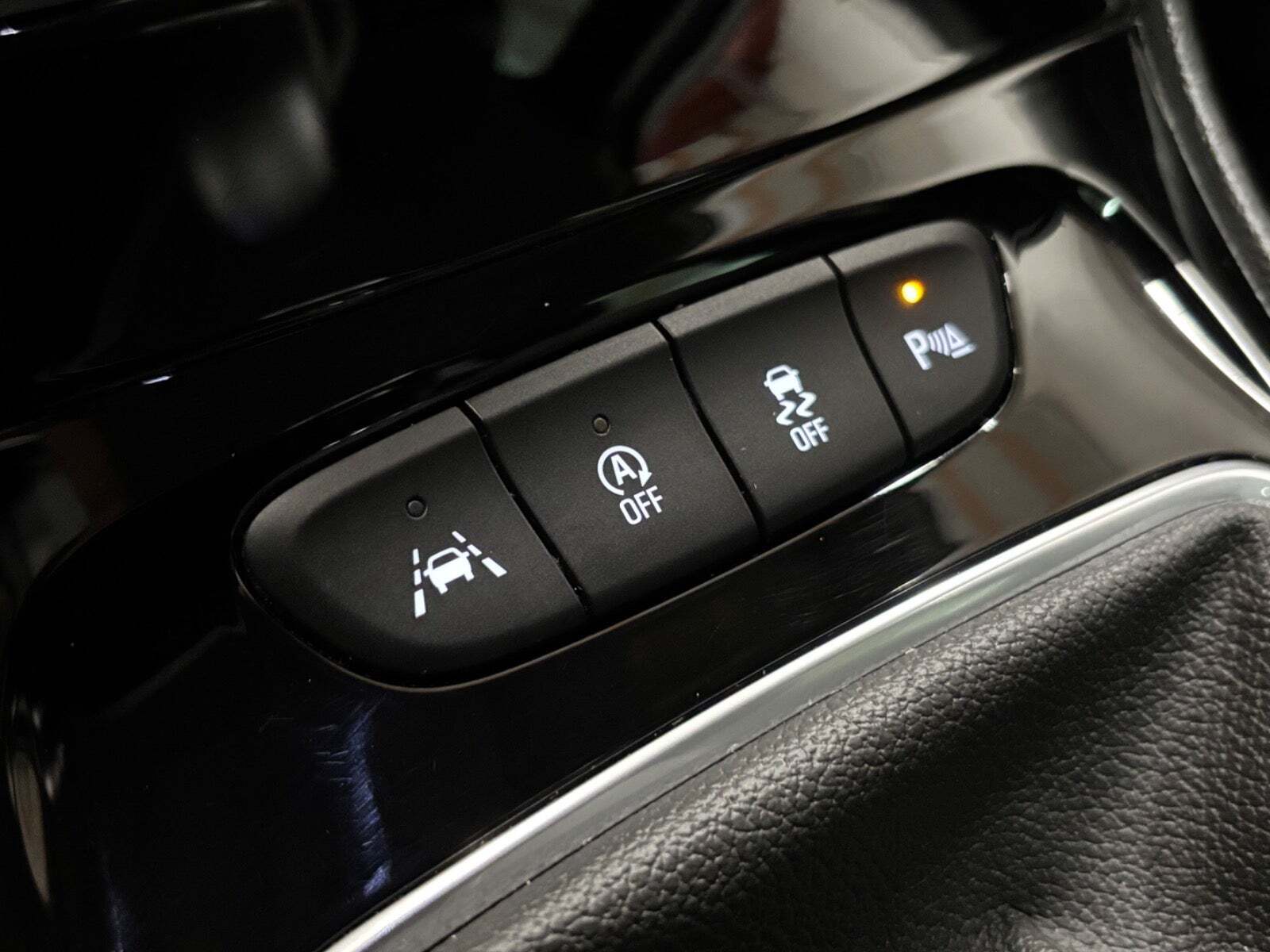 Blå Opel Astra fra 2020