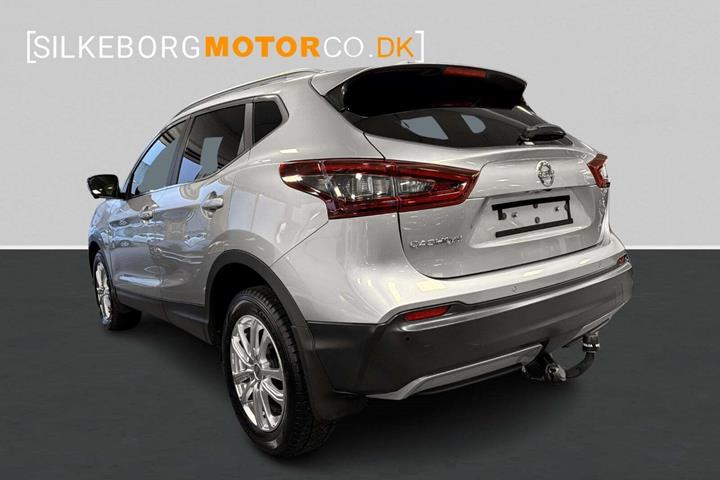 Sølv Nissan Qashqai fra 2020
