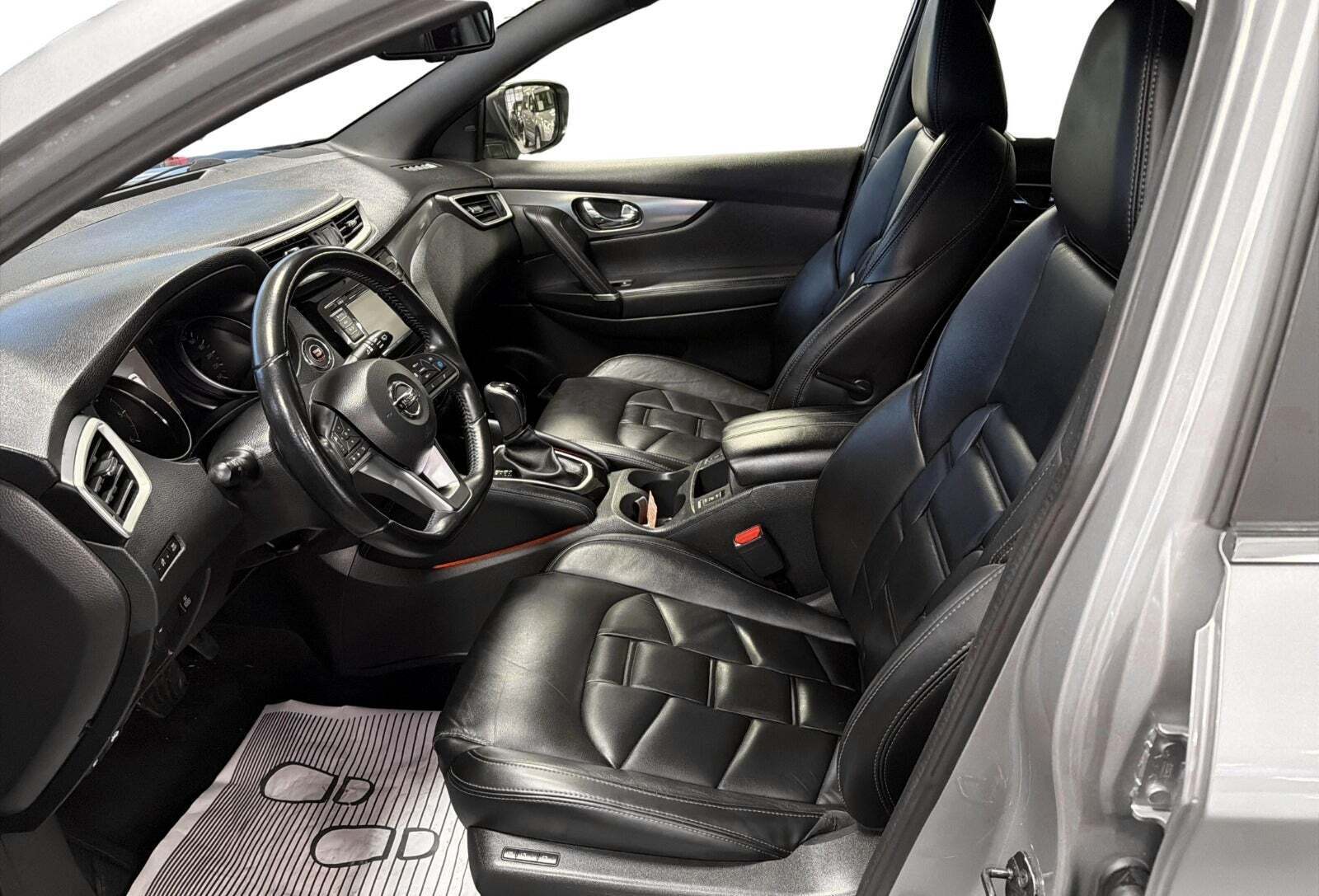 Sølv Nissan Qashqai fra 2020