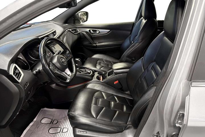 Sølv Nissan Qashqai fra 2020