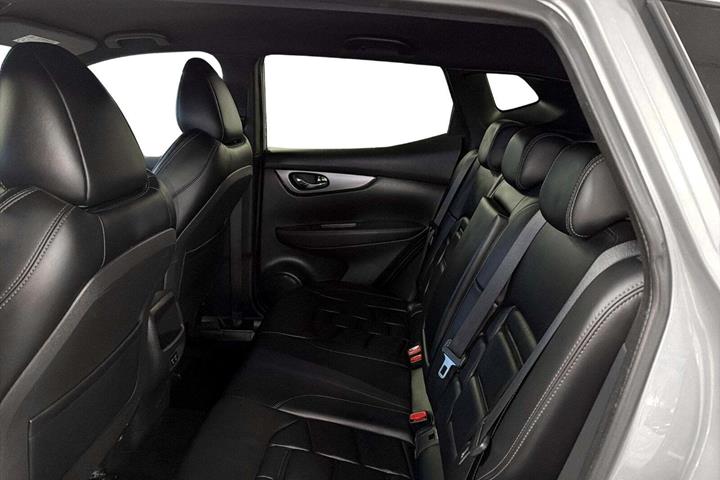 Sølv Nissan Qashqai fra 2020