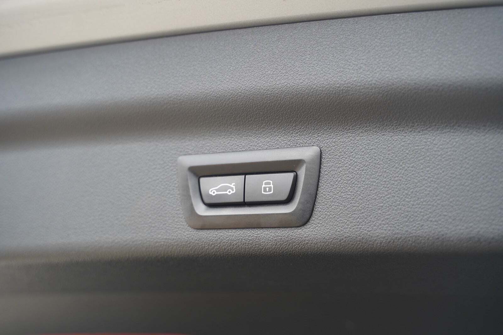 Sølv BMW iX1 fra 2023