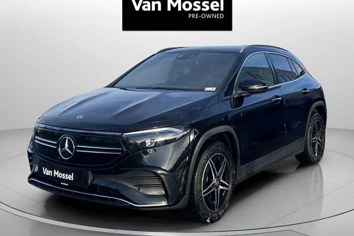 Sort Mercedes EQA250 fra 2022 set udefra