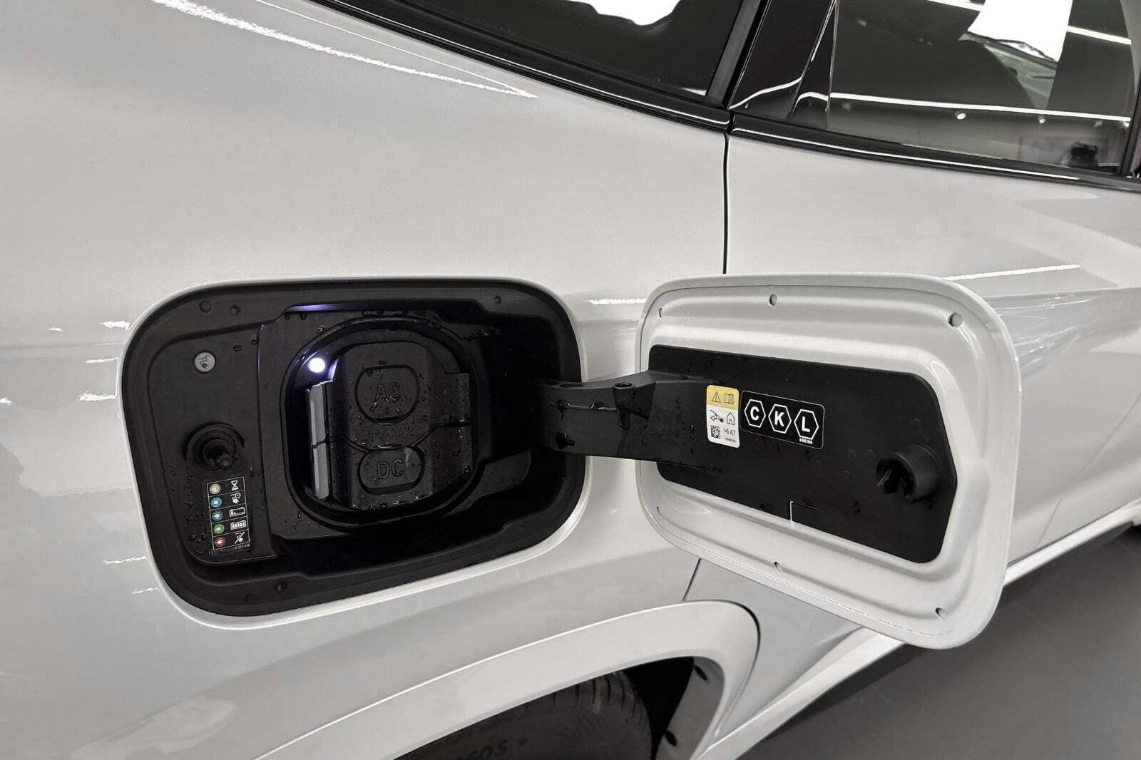 Hvid BMW iX1 fra 2025