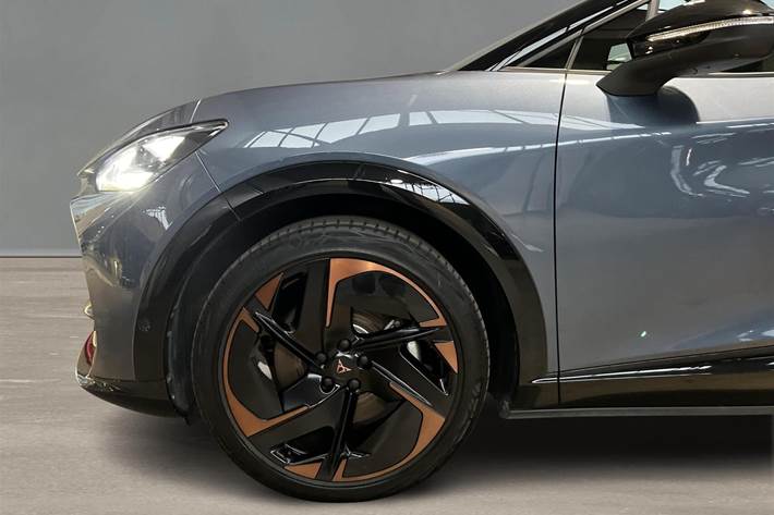 Blå Cupra Tavascan fra 2024