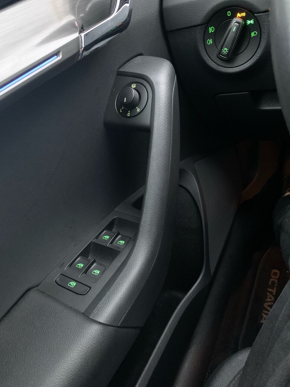 Grå Skoda Octavia fra 2019