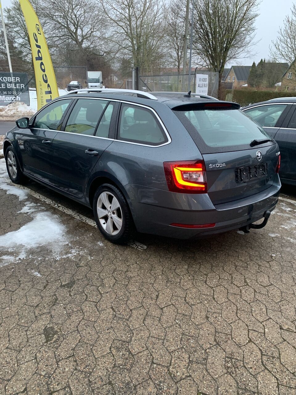 Grå Skoda Octavia fra 2019