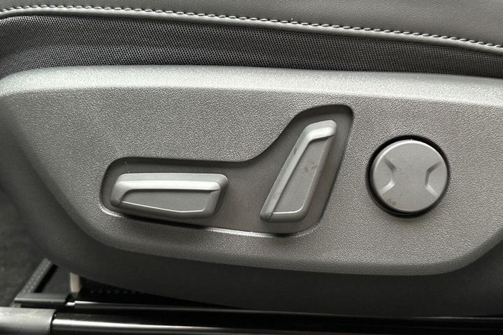 Rød Kia Niro EV fra 2025