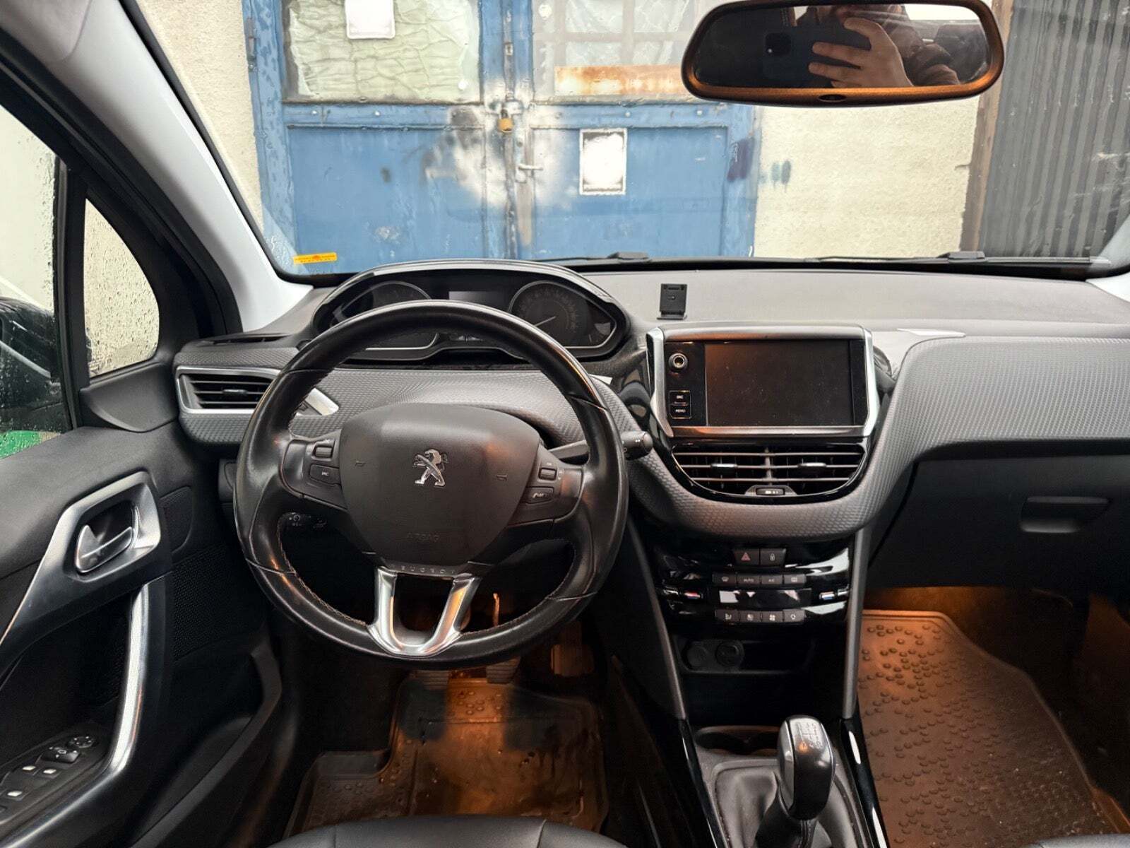 Sort Peugeot 2008 fra 2017