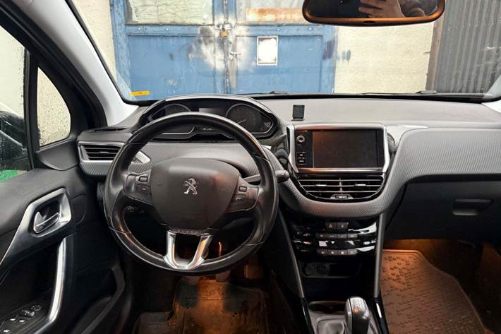 Sort Peugeot 2008 fra 2017