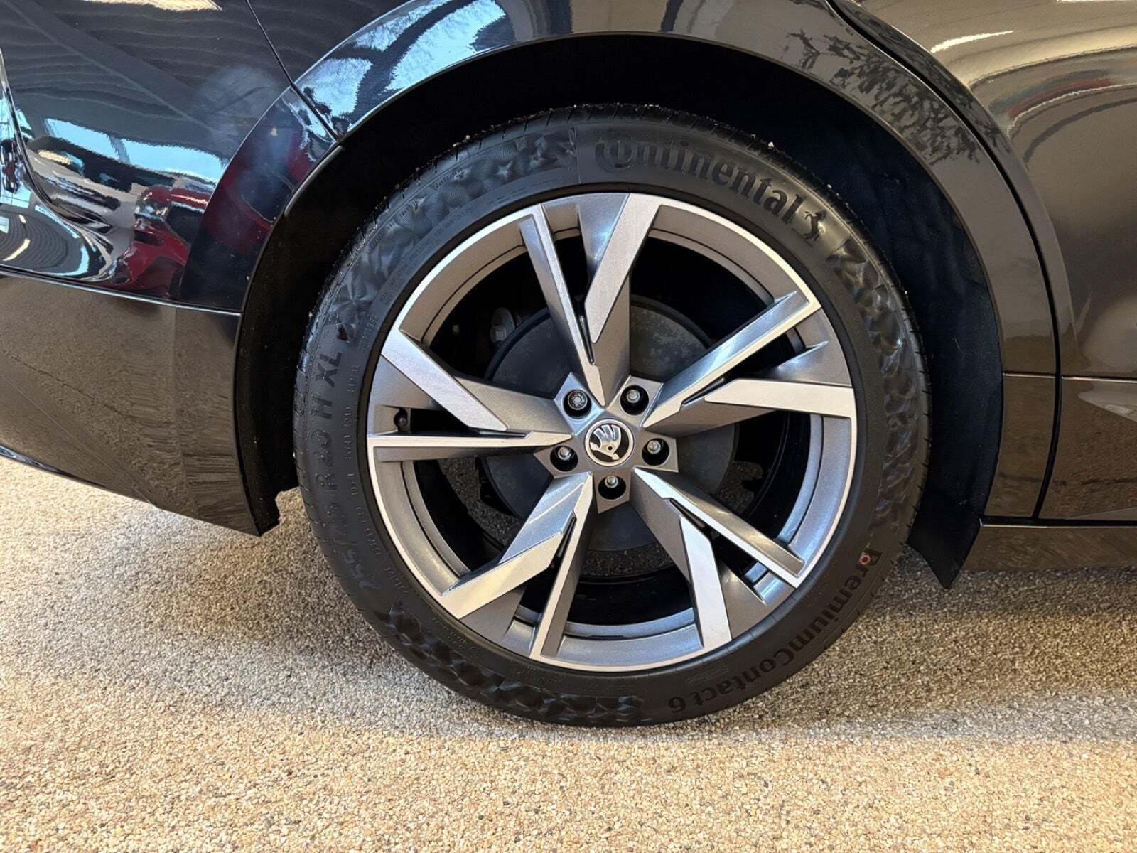 Sort Skoda Enyaq fra 2023