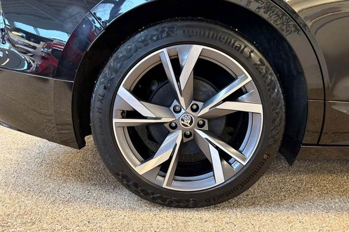 Sort Skoda Enyaq fra 2023