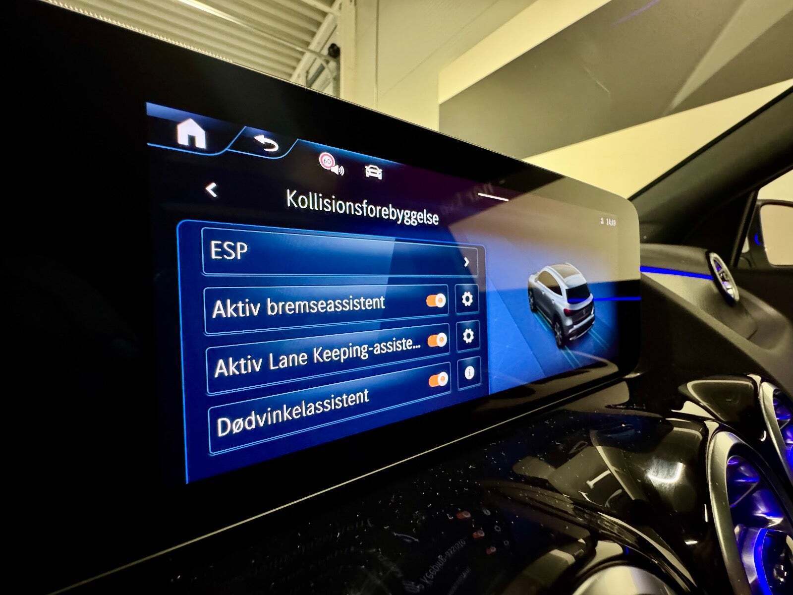 Hvid Mercedes EQA350 fra 2024