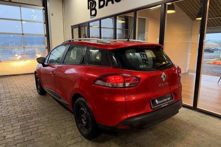 Rød Renault Clio IV fra 2019