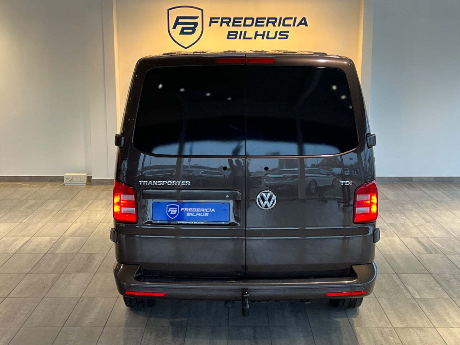 VW Transporter 2,0 TDi 150 Kassevogn DSG kort