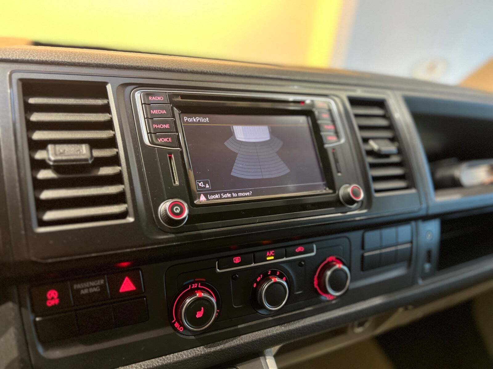 Brun VW Transporter fra 2017