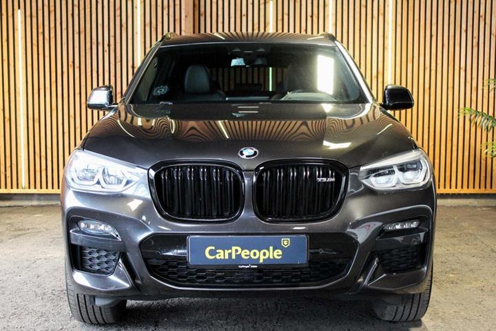 Grå BMW X3 fra 2020