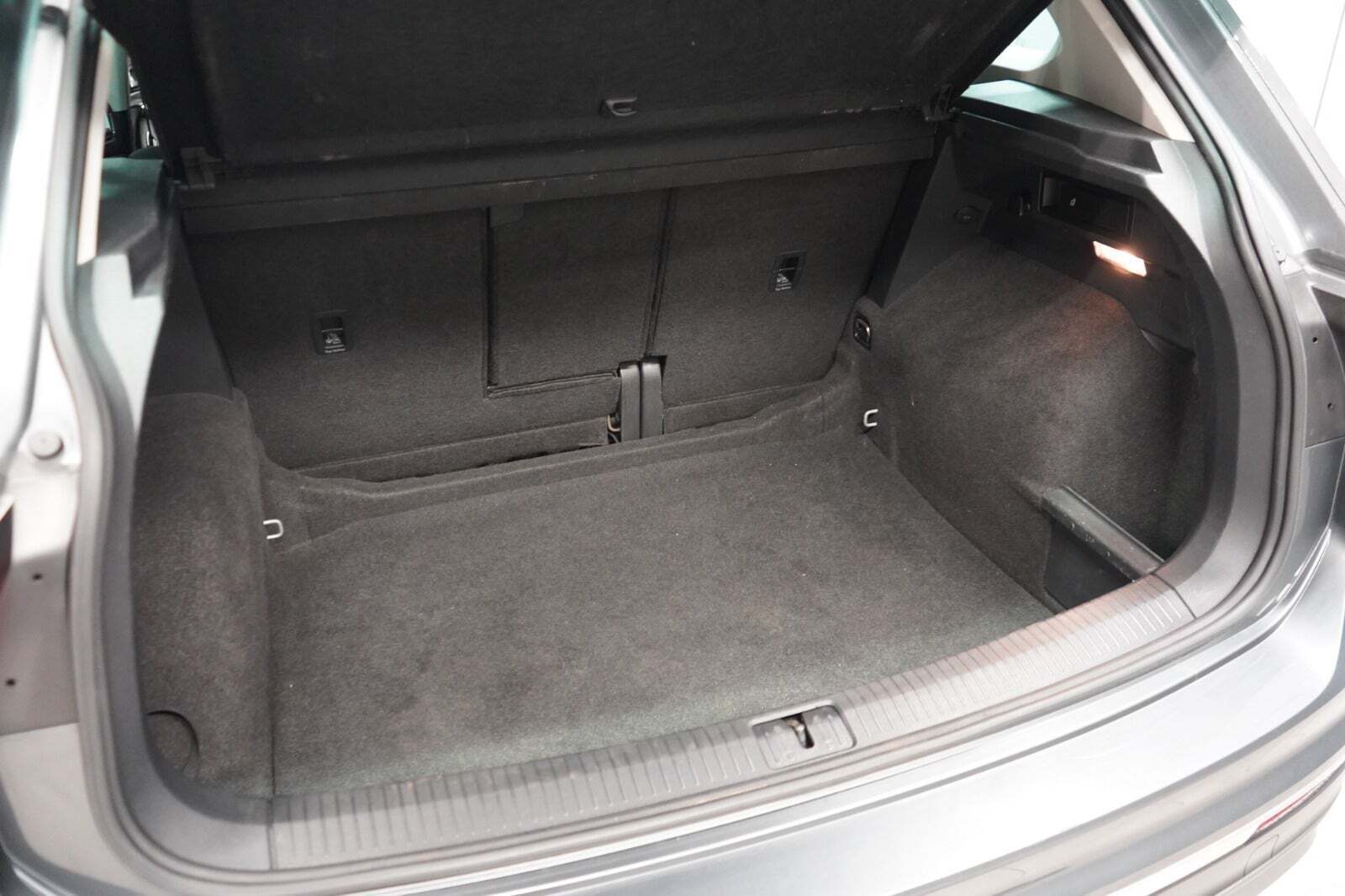 Grå VW Tiguan fra 2018