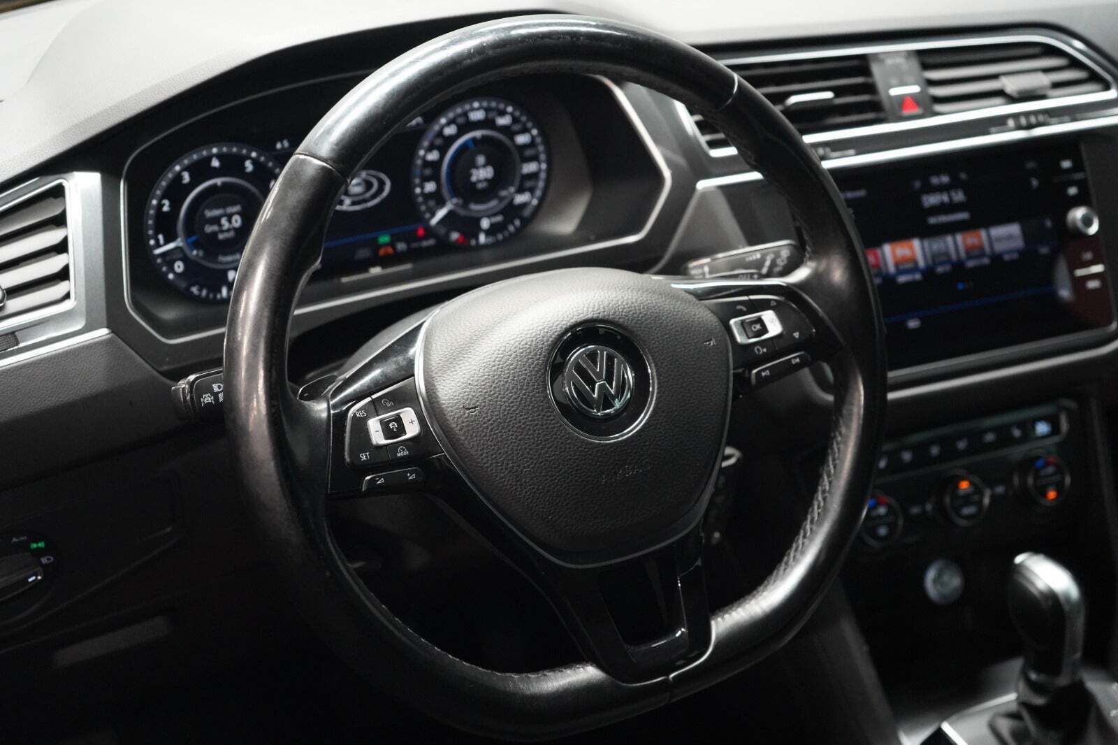 Grå VW Tiguan fra 2018