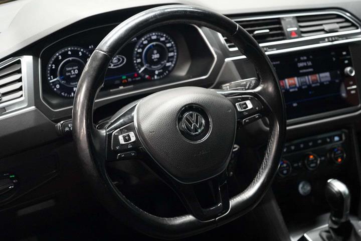 Grå VW Tiguan fra 2018
