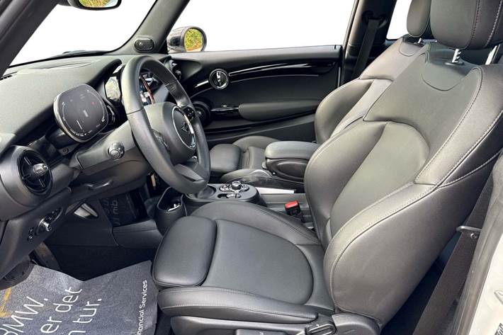 Hvid Mini Cooper SE fra 2023