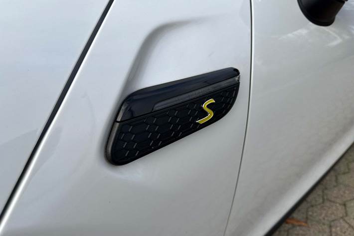 Hvid Mini Cooper SE fra 2023