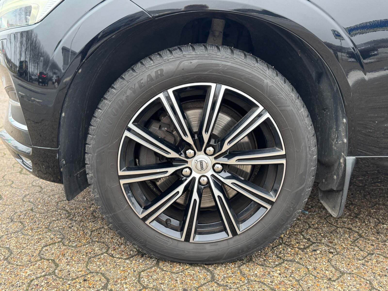 Sort Volvo XC60 fra 2018