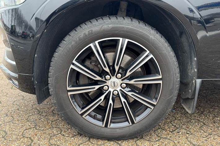 Sort Volvo XC60 fra 2018