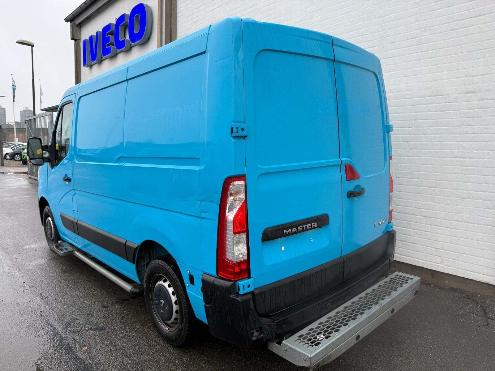 Blå Renault Master IV T33 fra 2019