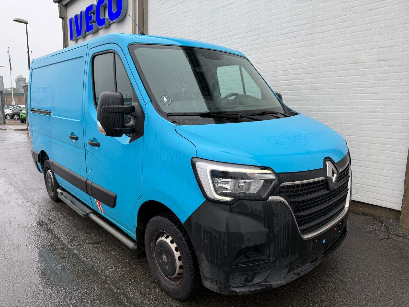 Blå Renault Master IV T33 fra 2019