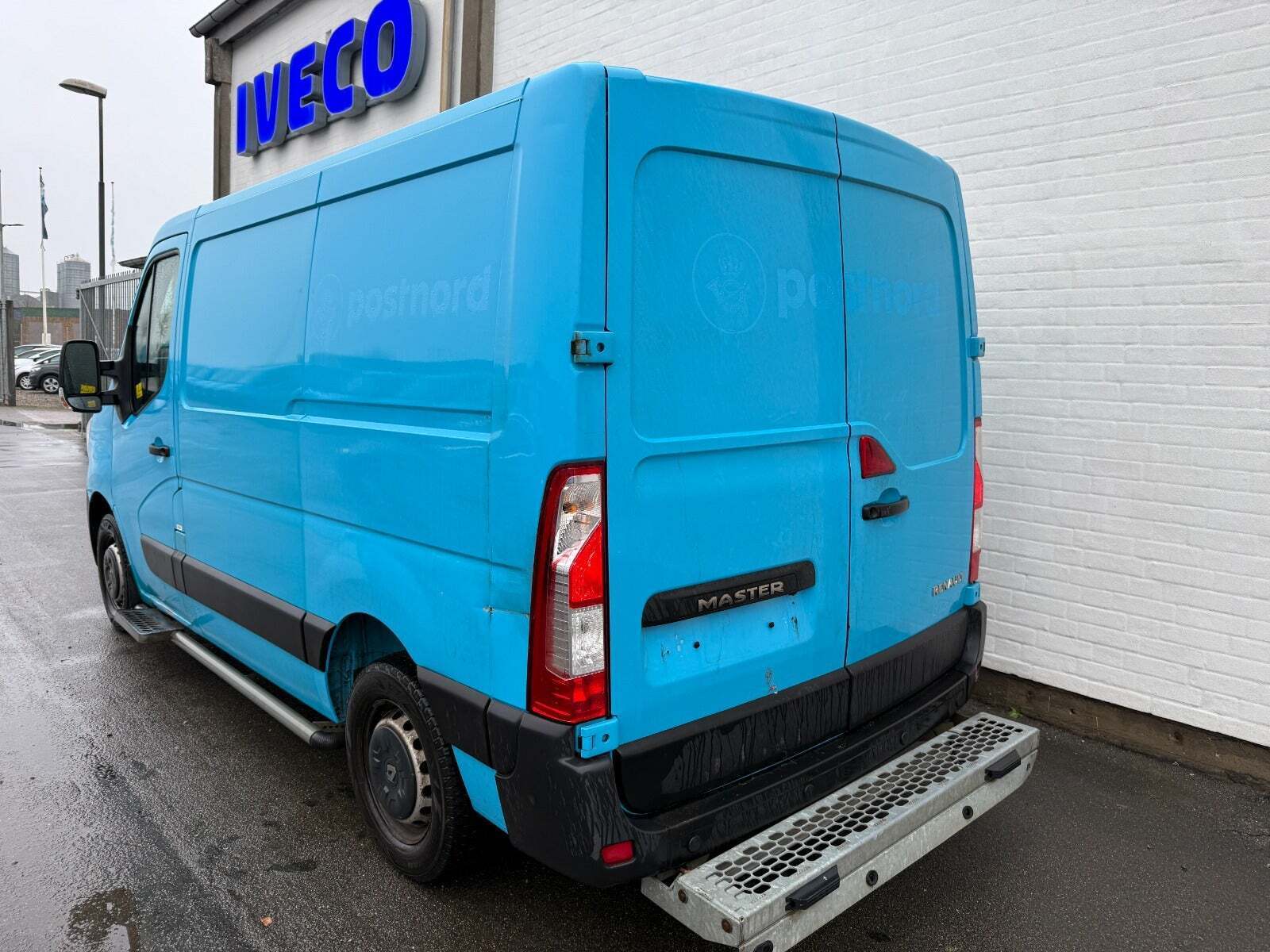 Blå Renault Master IV T33 fra 2019