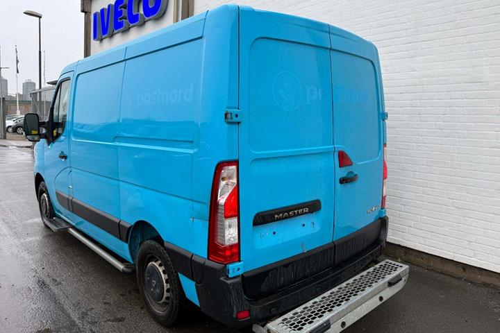 Blå Renault Master IV T33 fra 2019