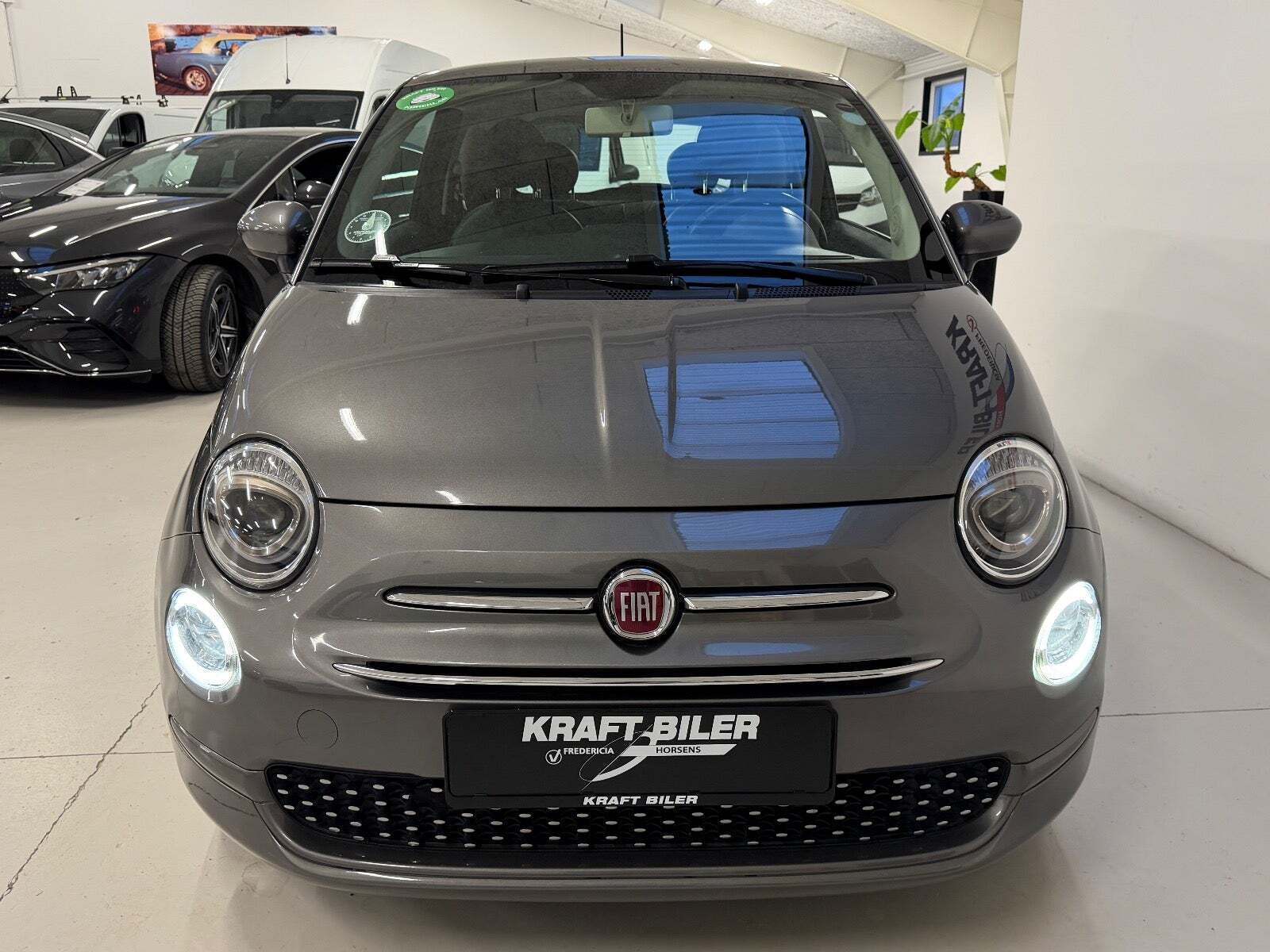 Grå Fiat 500 fra 2019