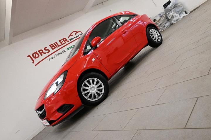 Rød Opel Corsa fra 2015 set udefra