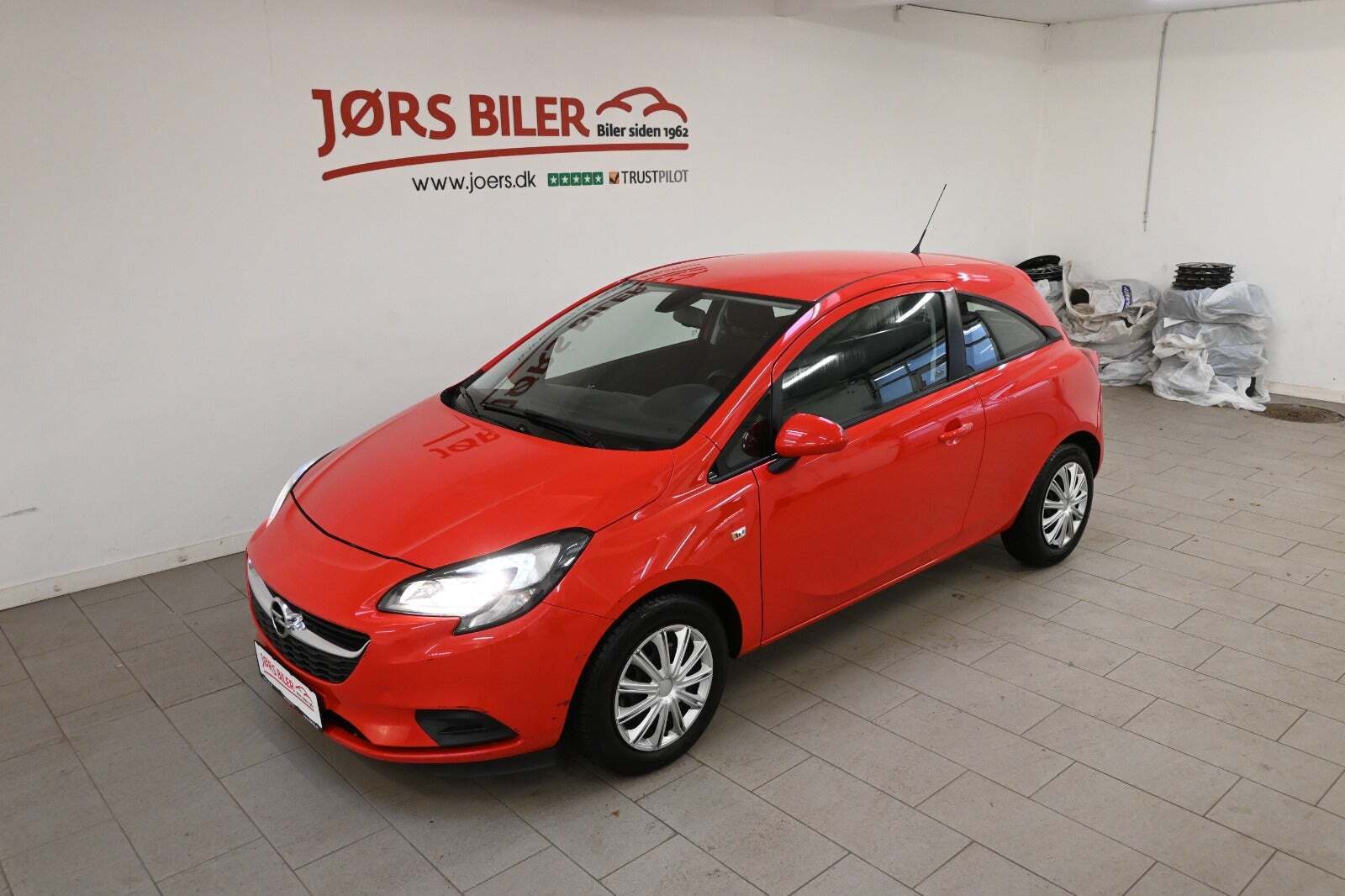 Rød Opel Corsa fra 2015