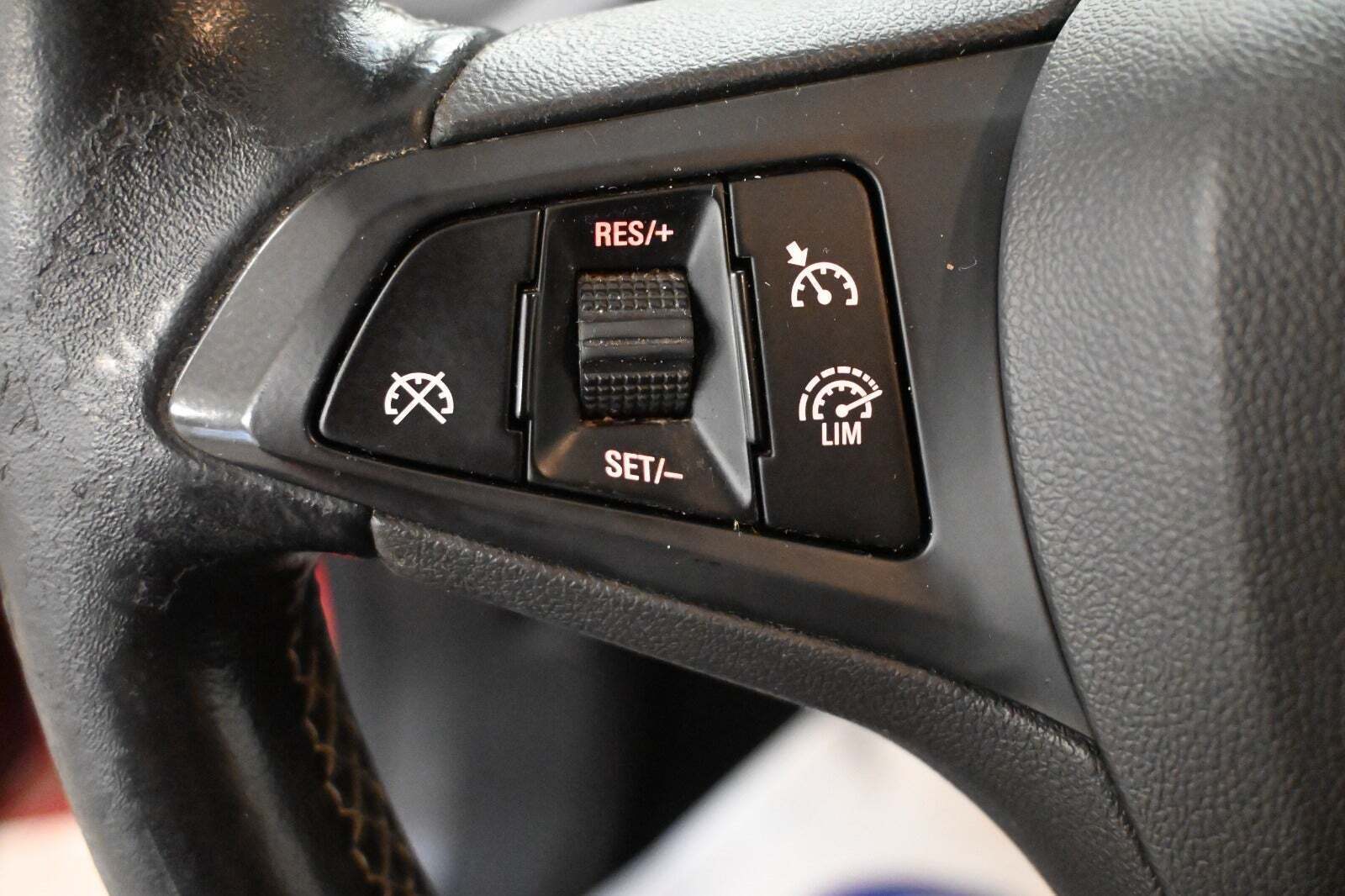 Rød Opel Corsa fra 2015