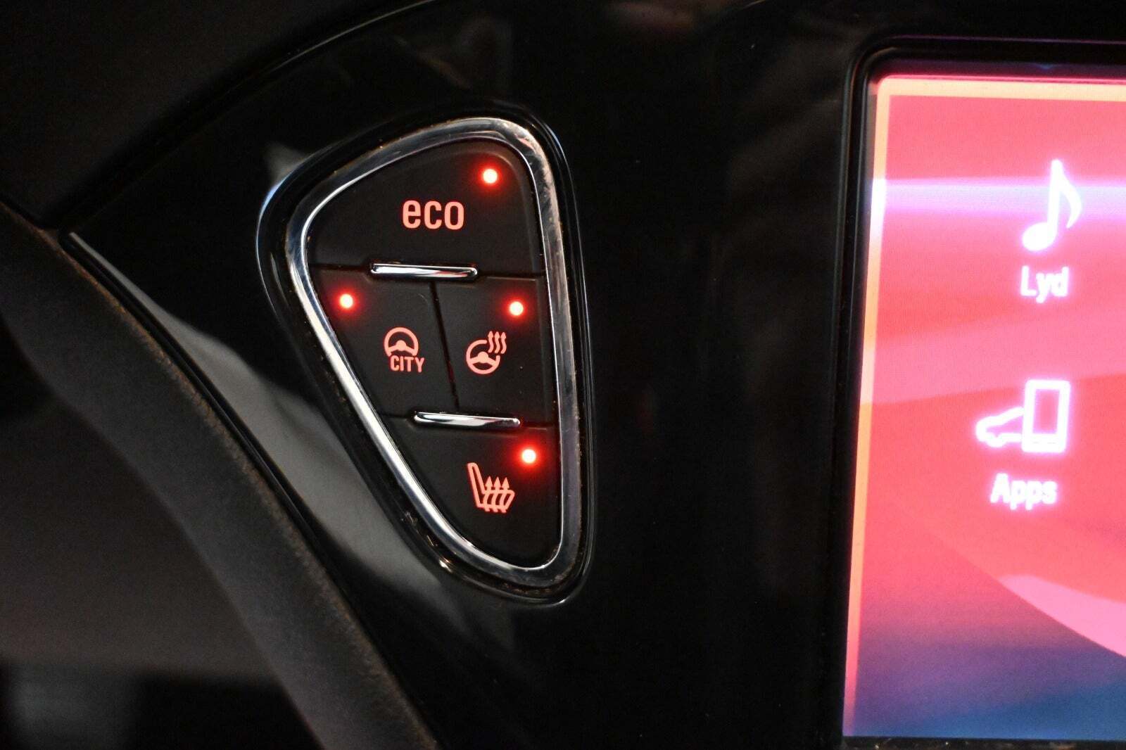 Rød Opel Corsa fra 2015